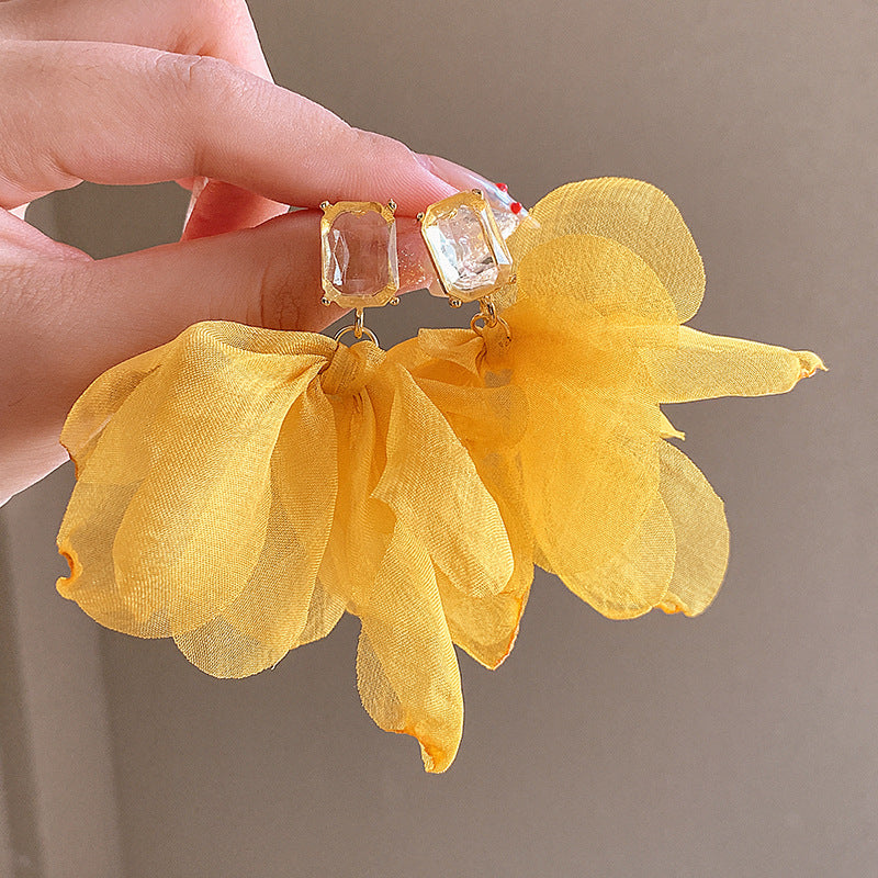 Super Fairy Temperament Mesh Yellow Flower Earrings Women's New Stud Earrings Seaside Vacation High-end Light Luxury Earrings