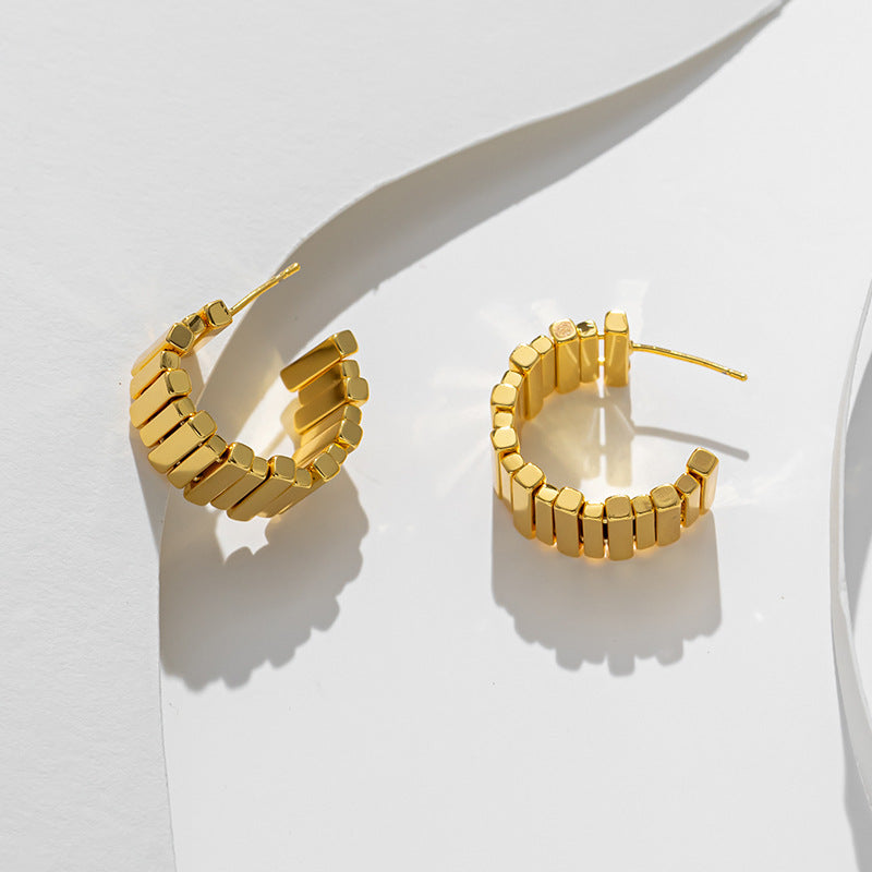 Titanium steel irregular C-shaped geometric earrings, European and American niche fashion high-end earrings, simple and versatile, earrings wholesale