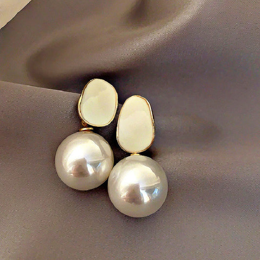 S925 Silver Needle Fashion Pearl Earrings Retro Hong Kong Style Design Simple Personality Oil Drip Earrings