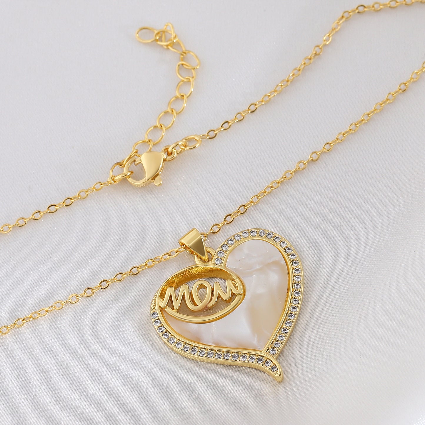 New Mother's Day Pendant MOM Heart Pendant Necklace Versatile Personality Necklace Mother's Day Gift