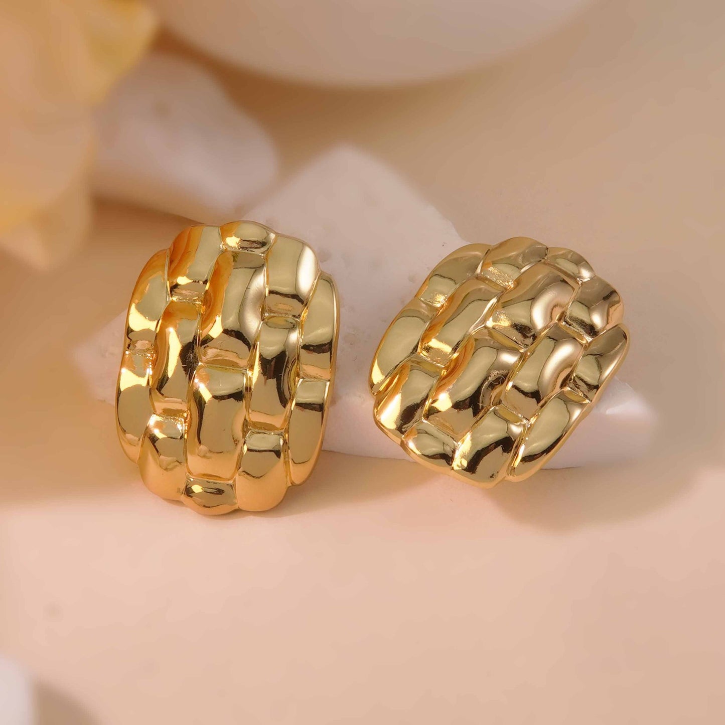Exaggerated Titanium Steel Round Earrings Gold 18K Gold Light Luxury Earrings Fashion High Sense Love Earrings