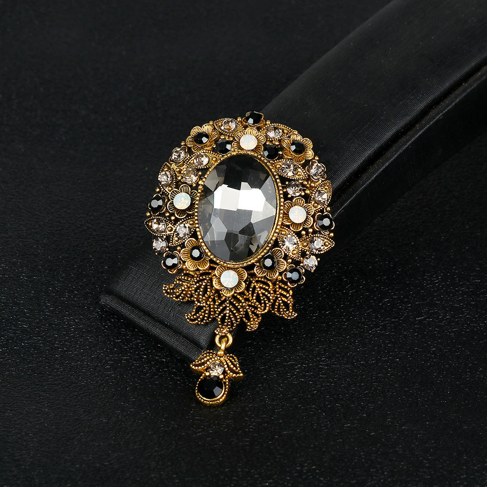 Rhinestone Alloy Brooch for Women, European and American Glass Pendant Corsage Retro Fashion Pin Accessories