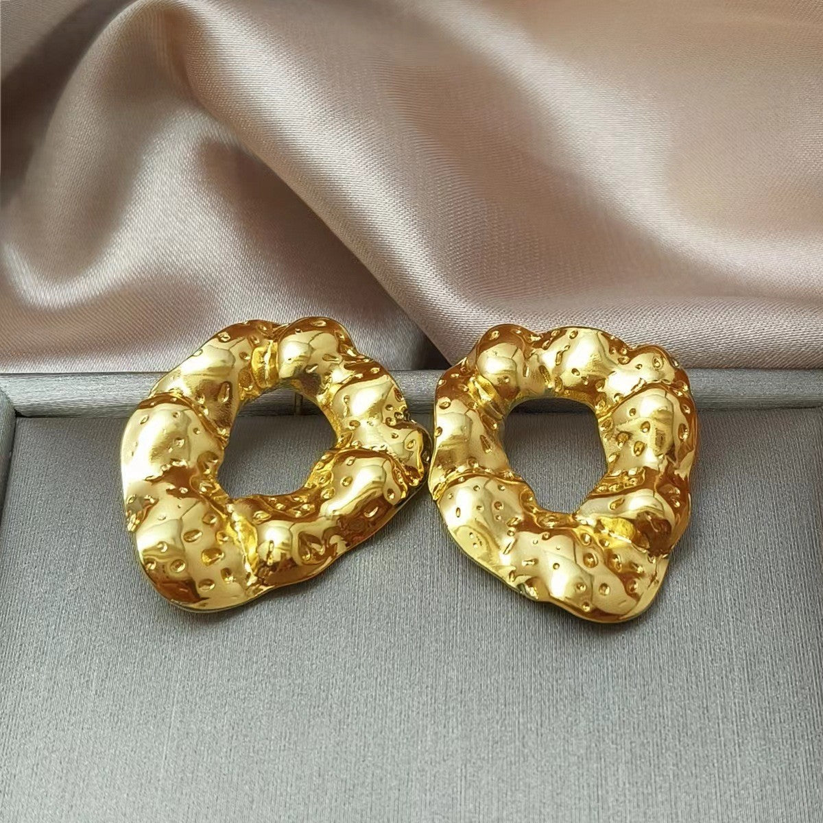 French Ins Premium Pleated Geometric Titanium Steel Earrings Women's, Personalized Irregular Round 18k Gold Plated Stud Earrings Ears