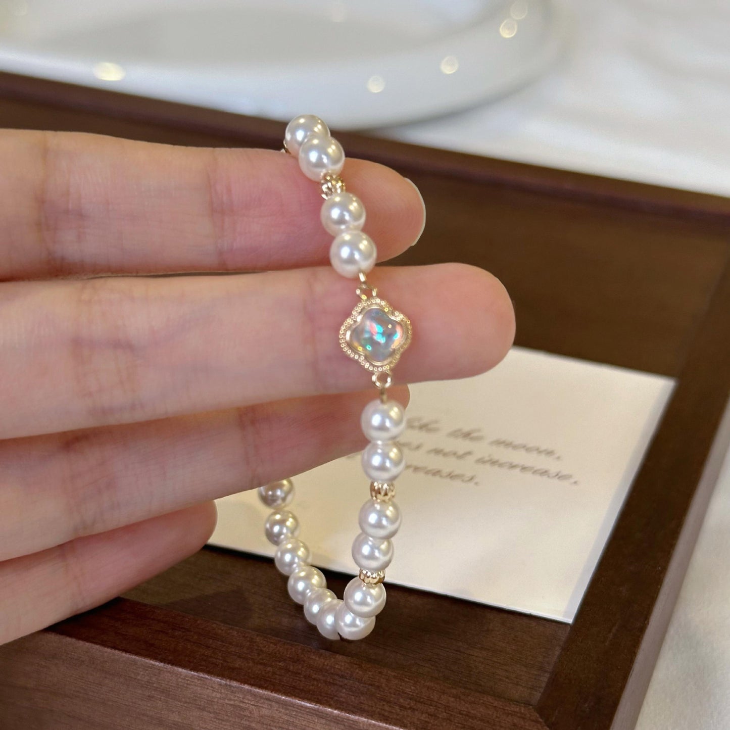Pearl Four-leaf Clover Bracelet Women's High-end Sense Light Luxury Beaded Exquisite Temperament Ins Style Jewelry
