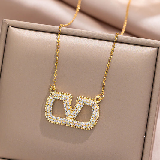 V Letter Necklace Female Versatile High Sense Light Luxury Niche Full Diamond CD Pig Nose Collarbone Chain Simple