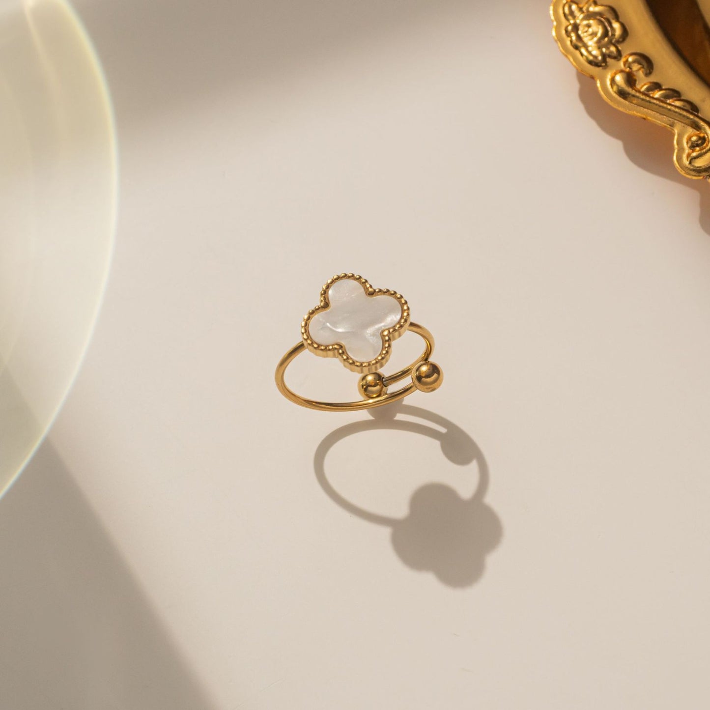Titanium Steel Four-leaf Clover Five-flower Double-sided Fritillary Necklace 18K Real Gold Electroplating Non-fading Light Luxury High-sense Collarbone Chain