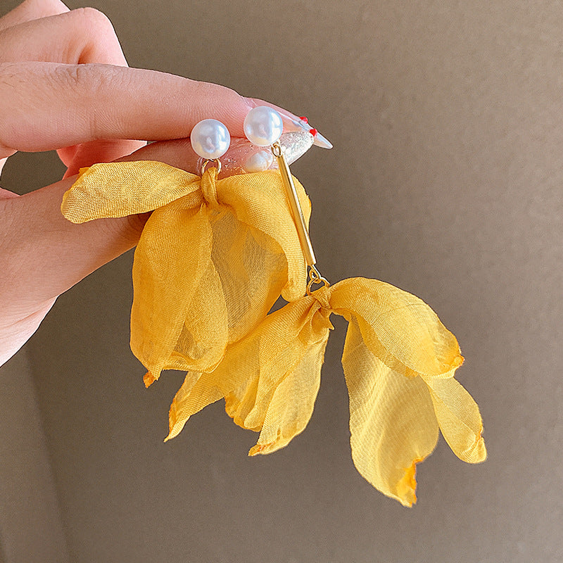 Super Fairy Temperament Mesh Yellow Flower Earrings Women's New Stud Earrings Seaside Vacation High-end Light Luxury Earrings