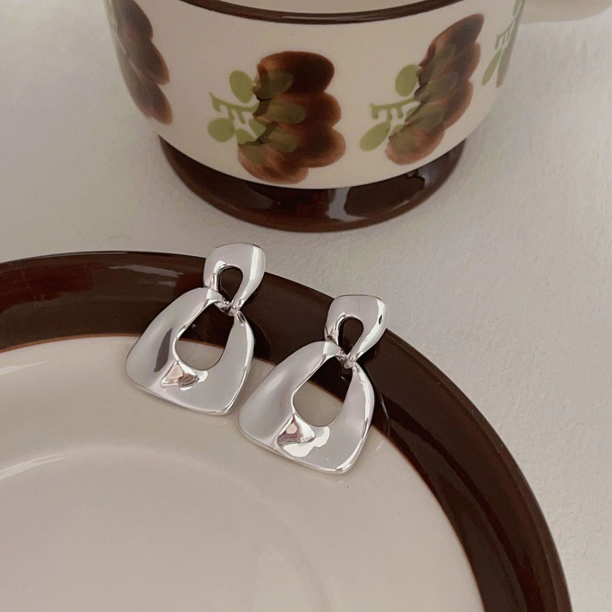 European and American Fashion Metal 22K Gold Personalized Earrings Female Trendy Style Female Internet Celebrities with The Same Temperament Earrings Jewelry