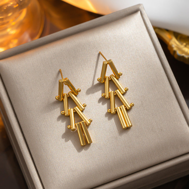 Titanium steel 18K real gold, fashionable triangular cylindrical splicing design creative long earrings, metallic 18K studs