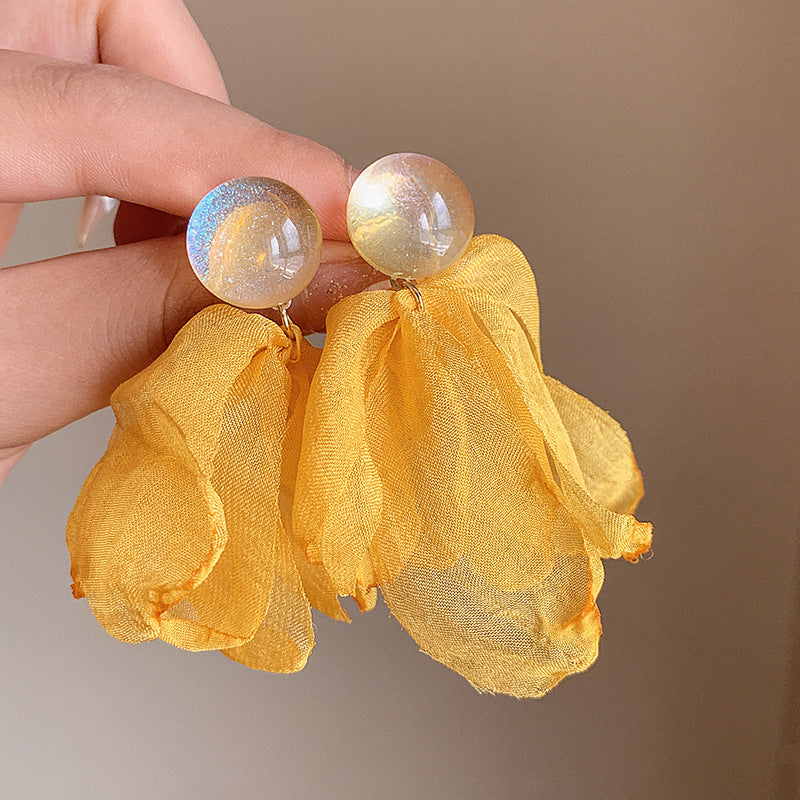 Super Fairy Temperament Mesh Yellow Flower Earrings Women's New Stud Earrings Seaside Vacation High-end Light Luxury Earrings