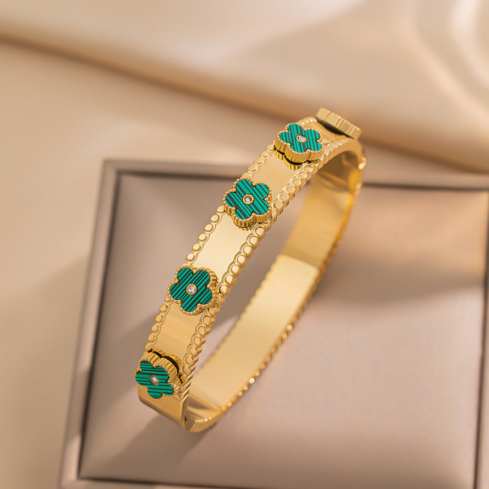 Factory Direct Sales of High-quality Fritillary Titanium Steel Five-leaf Clover Diamond-encrusted Bracelet for Women's Advanced Feeling Gold-plated 18K