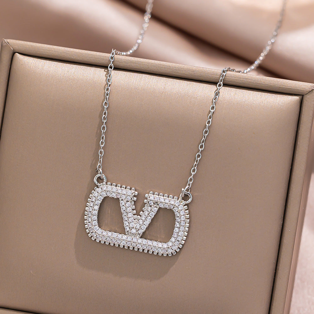 V Letter Necklace Female Versatile High Sense Light Luxury Niche Full Diamond CD Pig Nose Collarbone Chain Simple