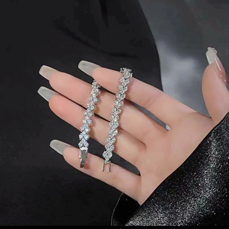 Korean Version of Light Luxury Diamond-encrusted Bracelet, Sparkling Bracelet, Personalized Trendy Bunny Rotating Ring Hand
