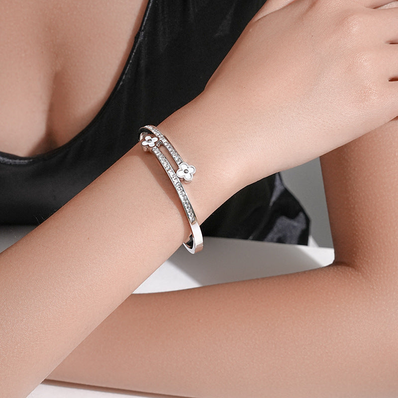 Four-leaf Flower High-end Titanium Steel Diamond-encrusted Bracelet New Light Luxury Versatile Fashion Exquisite Adjustable Bracelet