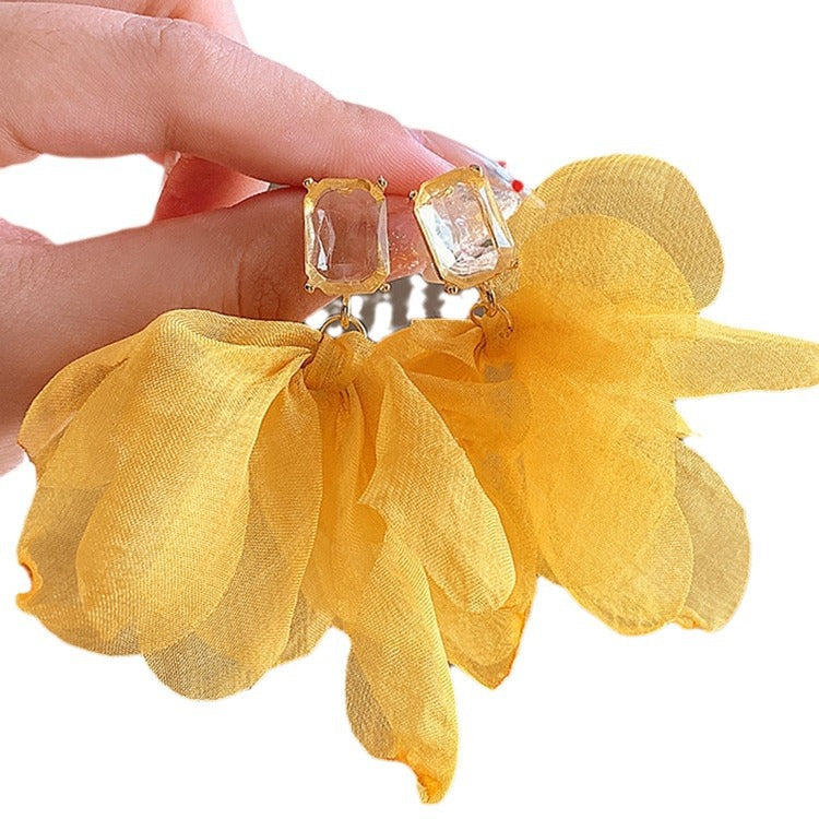 Super Fairy Temperament Mesh Yellow Flower Earrings Women's New Stud Earrings Seaside Vacation High-end Light Luxury Earrings