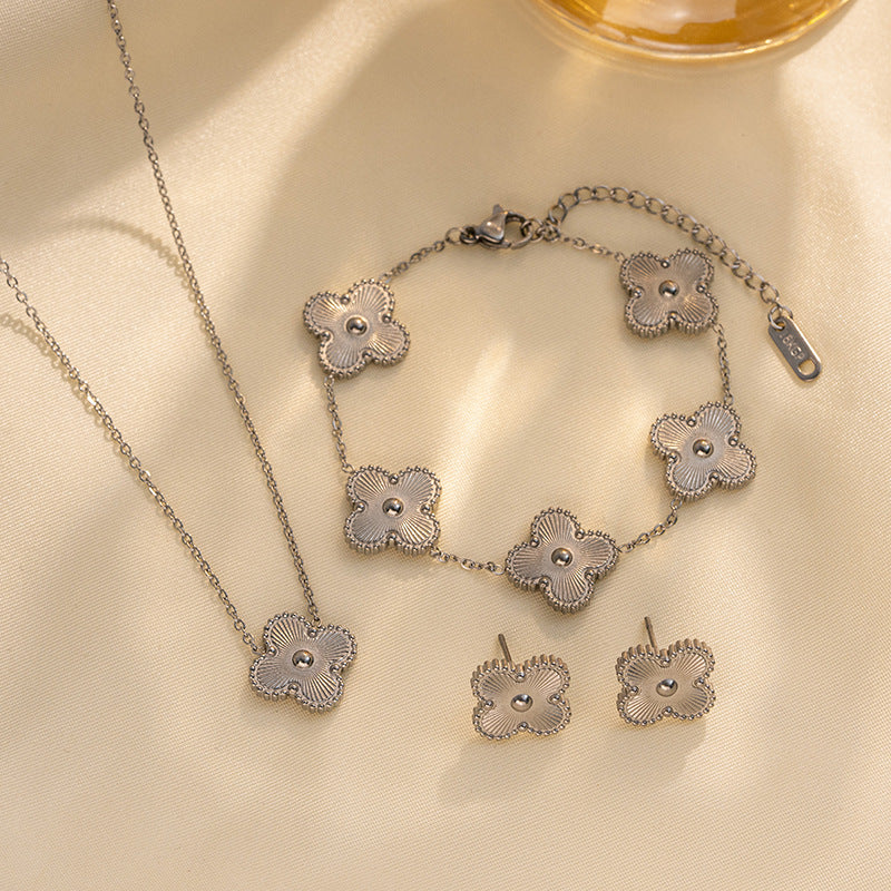 Fashion Temperament Four-leaf Flower Collarbone Chain Set Female New Trendy Internet Celebrity Design Necklace Personalized Neck Chain