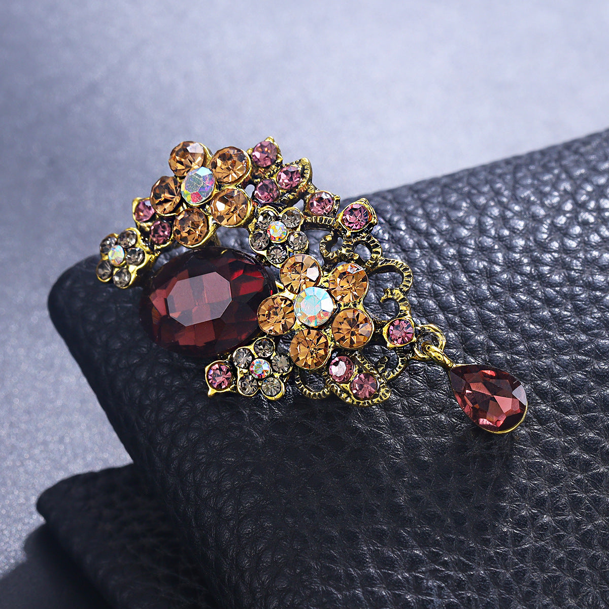 Fashion Temperament Crystal Brooch Elegant Luxury High-end Cheongsam Accessories Pin Glass Fringed Pendant Suit Corsage