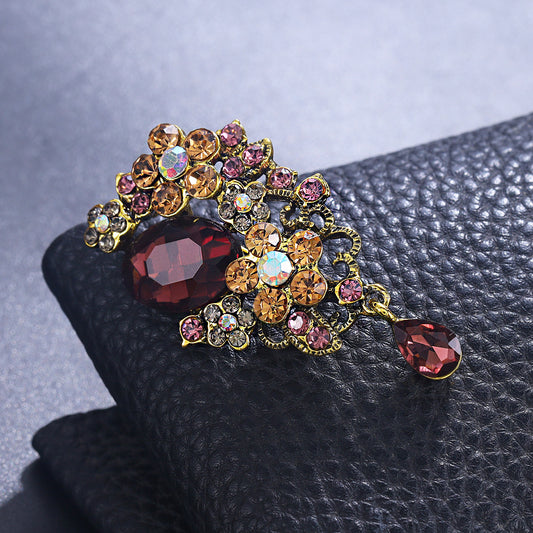 Fashion Temperament Crystal Brooch Elegant Luxury High-end Cheongsam Accessories Pin Glass Fringed Pendant Suit Corsage