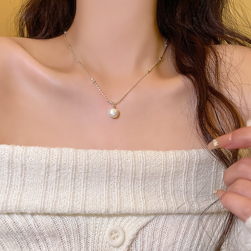 South Korea's New Niche Pearl Necklace Women's Versatile Splicing Love Collarbone Chain Light Luxury Temperament Beaded Necklace