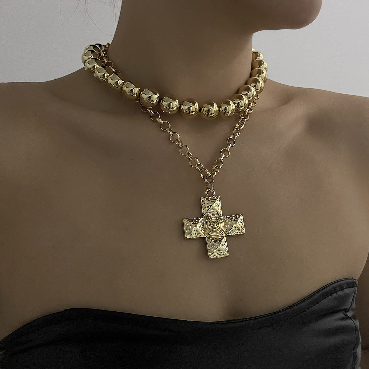 European and American Personality Fashion Popular Multi-layer Necklace, French Pearl Cross Niche Design Collarbone Chain