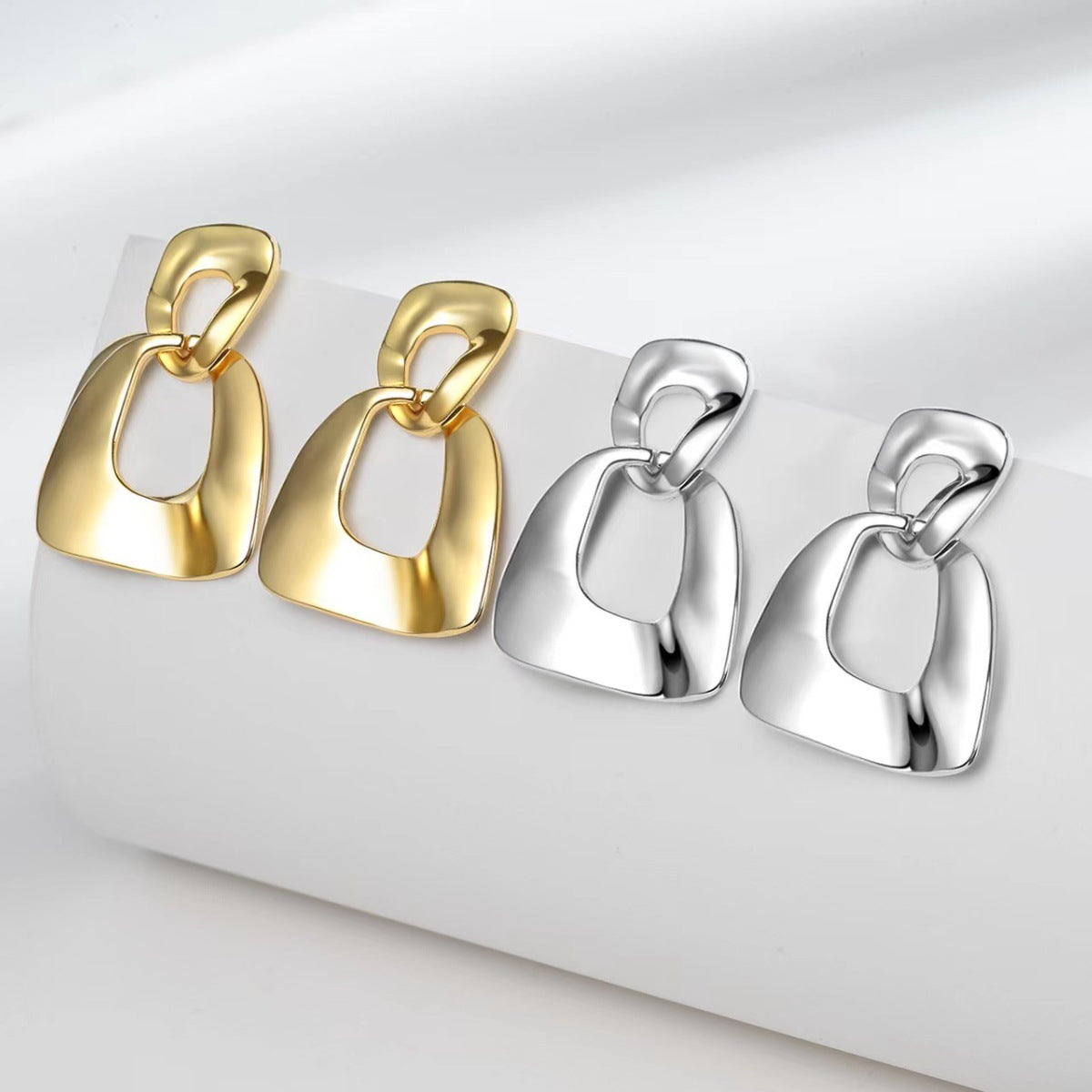 European and American Fashion Metal 22K Gold Personalized Earrings Female Trendy Style Female Internet Celebrities with The Same Temperament Earrings Jewelry