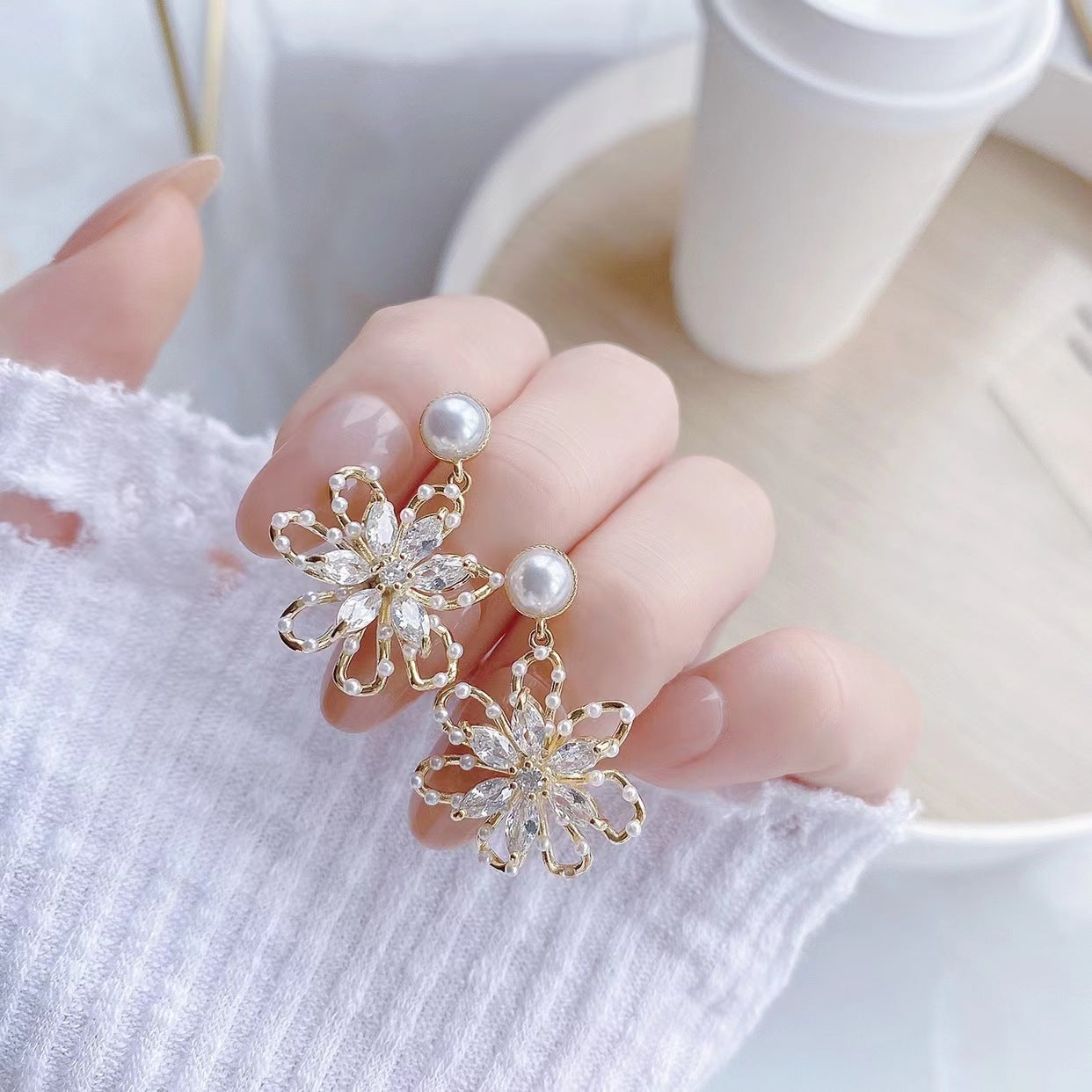 2025 New Micro-inlaid Zircon Wrapped Pearl Stud Earrings Women's Summer Fashion Small and Versatile Earrings Earrings