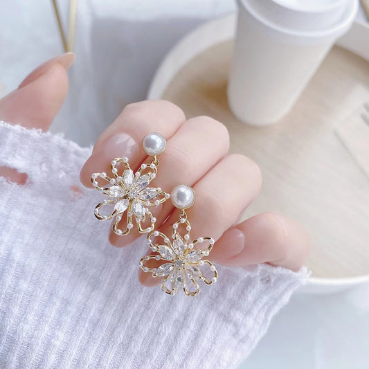 2025 New Micro-inlaid Zircon Wrapped Pearl Stud Earrings Women's Summer Fashion Small and Versatile Earrings Earrings