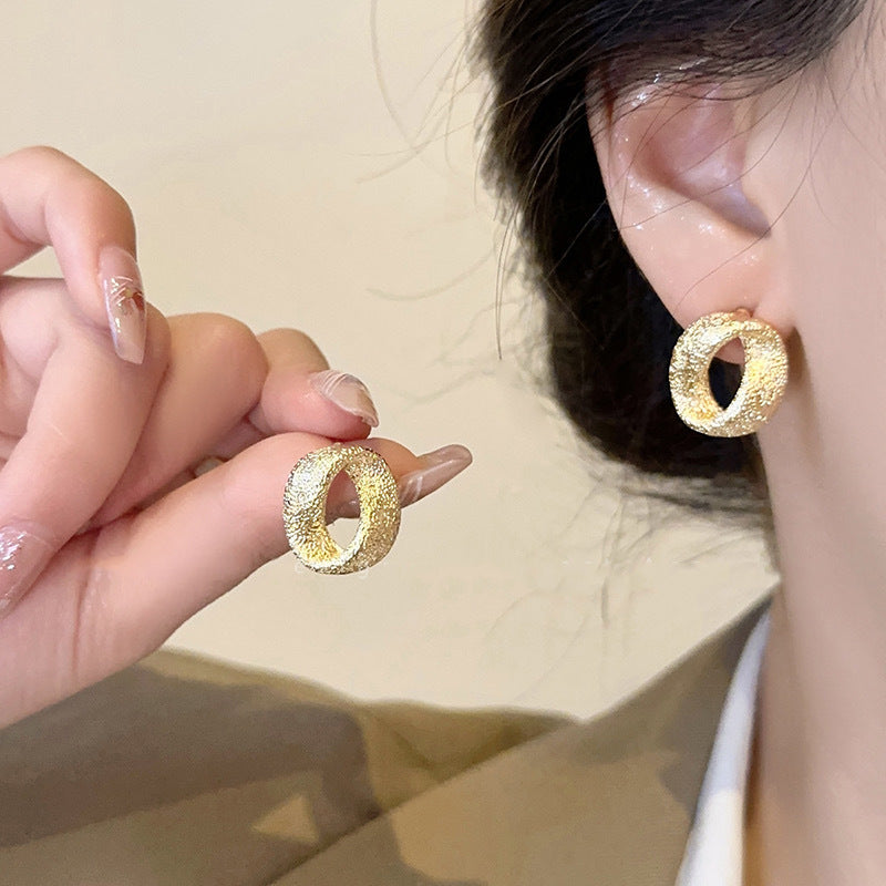 Retro Hong Kong Style Temperament Stud Earrings Female Explosion Internet Celebrity Niche High Sense Gold Earrings