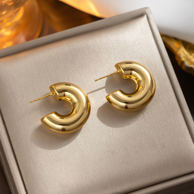 Europe and the United States hot selling thick cylindrical hollow earrings women, titanium steel plated 18K fashion commuter gold earrings jewelry