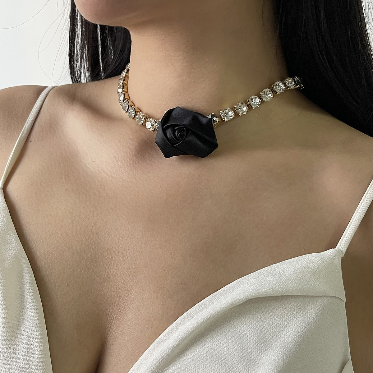 French Retro Fabric Rose Necklace, Romantic Light Luxury Diamond Flower Design Collarbone Chain