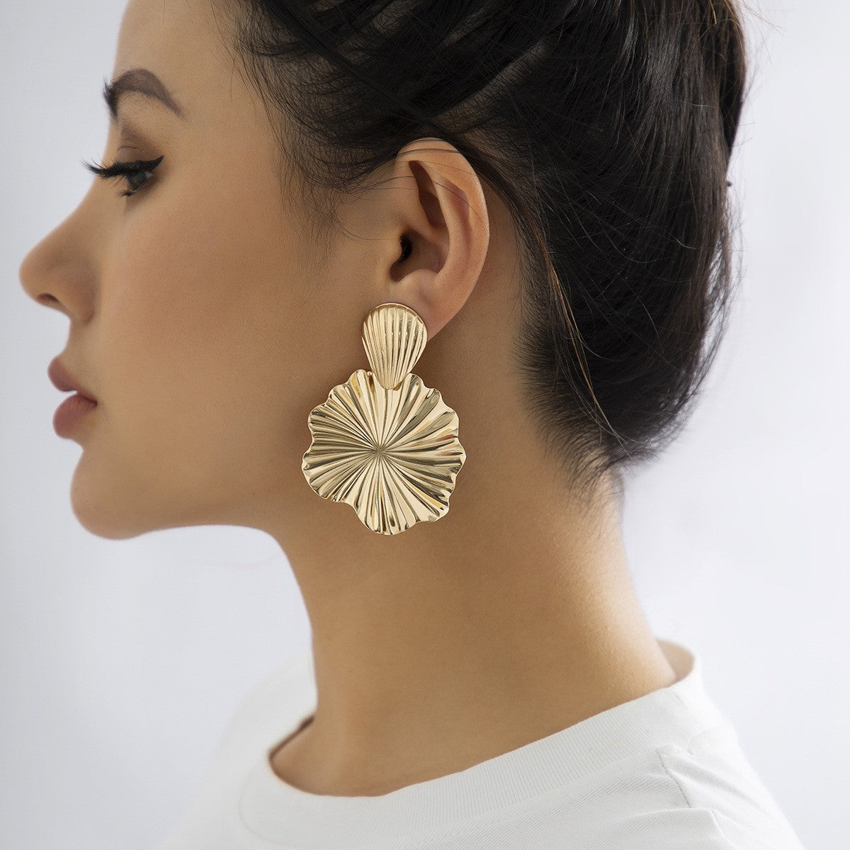 European and American Jewelry Niche Cold Wind Pleated Shell Stud Earrings Personalized Liquid Fluid Metal Lotus Leaf Earrings