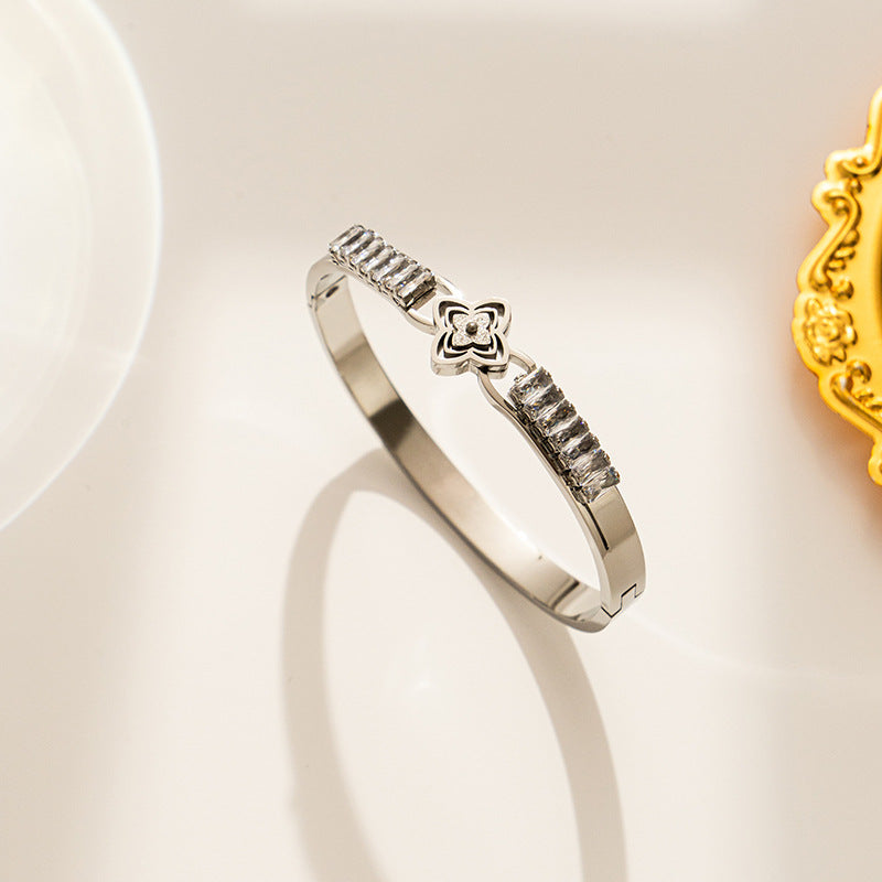 2025 Korean Version of Stone-inlaid Titanium Steel Super Flash Full Zirconium Titanium Steel Bracelet, Fashionable Women's Bracelet, Simple and Popular Jewelry Batch