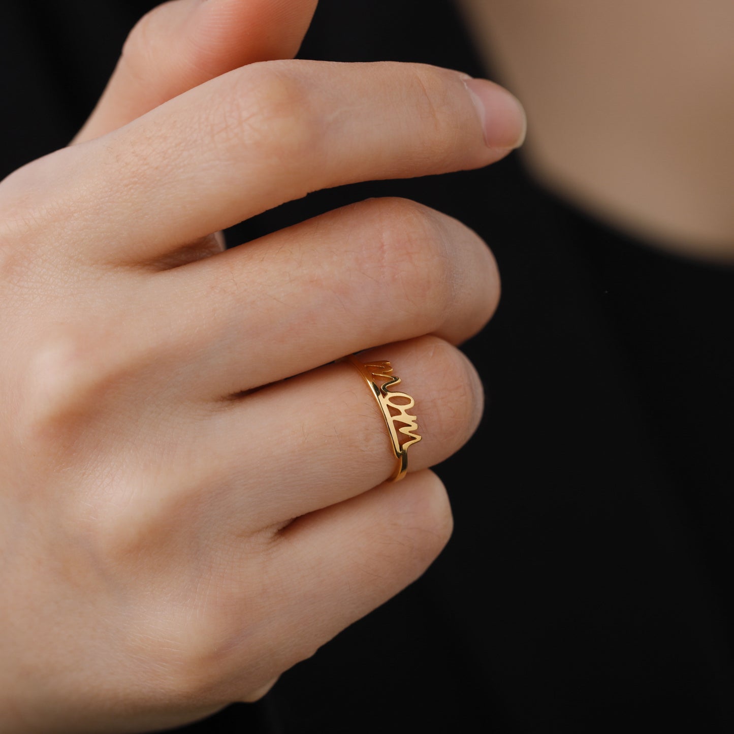 Mother's Day Gift 18k Real Gold Electroplating Non-fading Titanium Steel Cutting Letter MOM Stainless Steel Ring