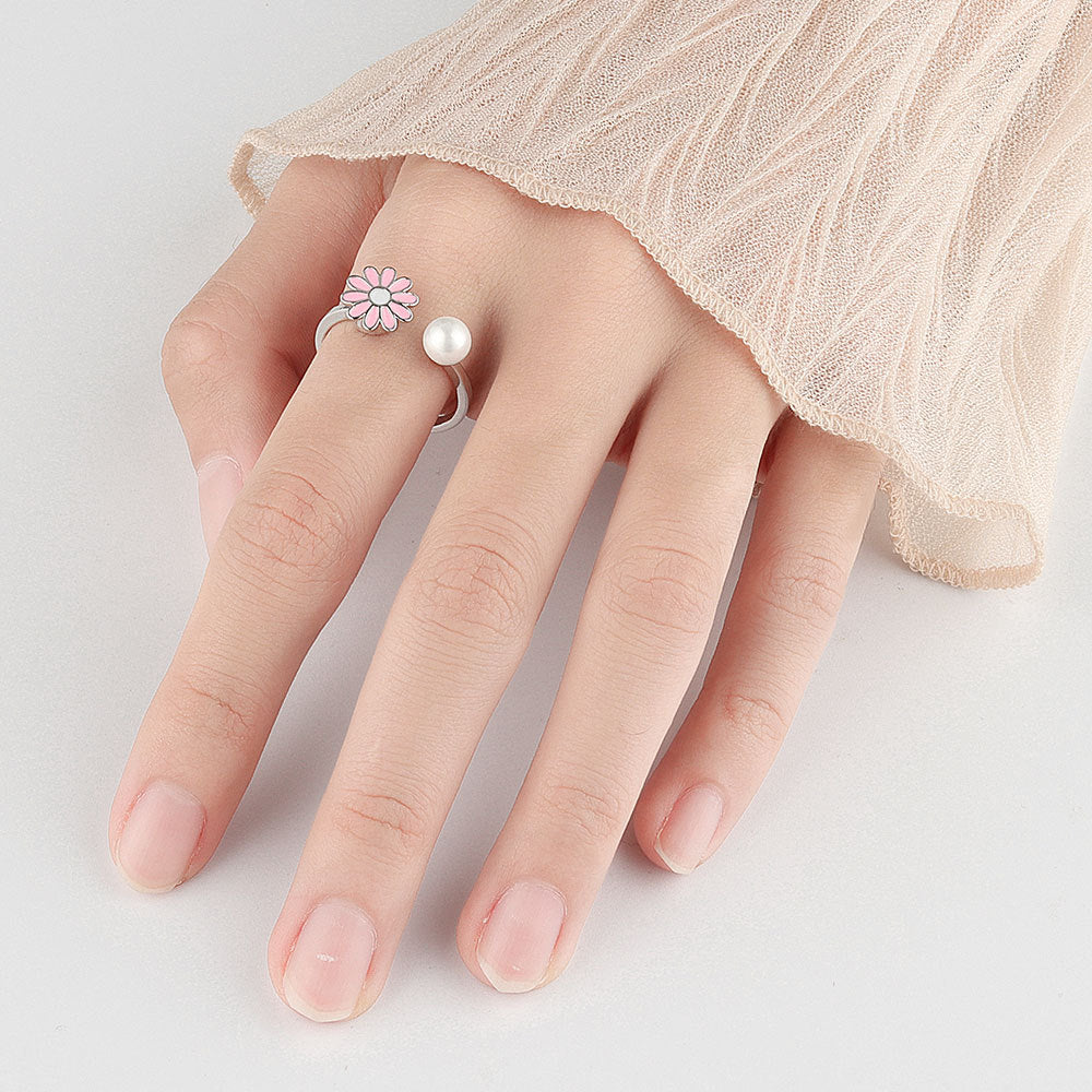 Popular Small Daisy Rotating Ring Female Design Sense Small Daisy Flower Pearl Ring Creative Dripping Jewelry Female
