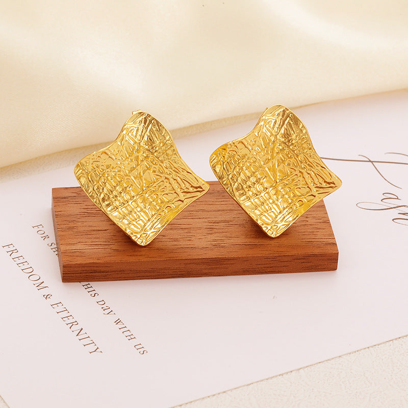 Exaggerated Titanium Steel Round Earrings Gold 18K Gold Light Luxury Earrings Fashion High Sense Love Earrings