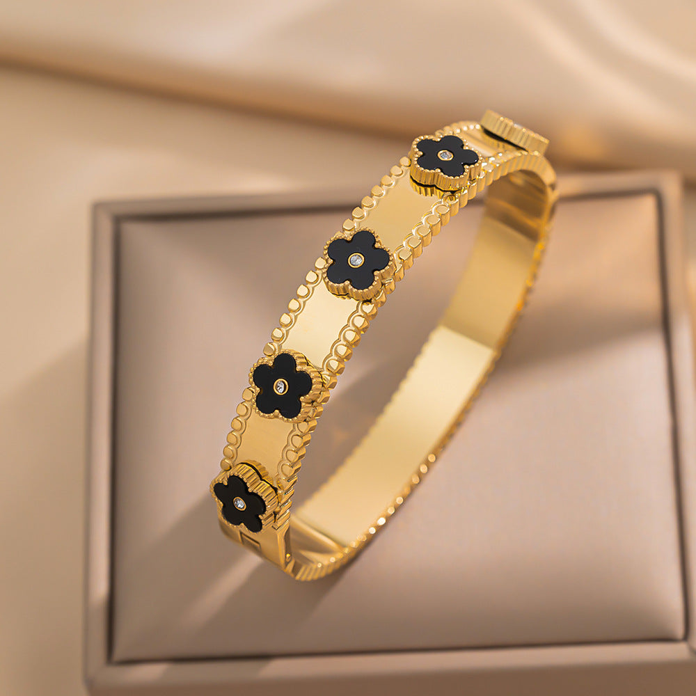 Factory Direct Sales of High-quality Fritillary Titanium Steel Five-leaf Clover Diamond-encrusted Bracelet for Women's Advanced Feeling Gold-plated 18K