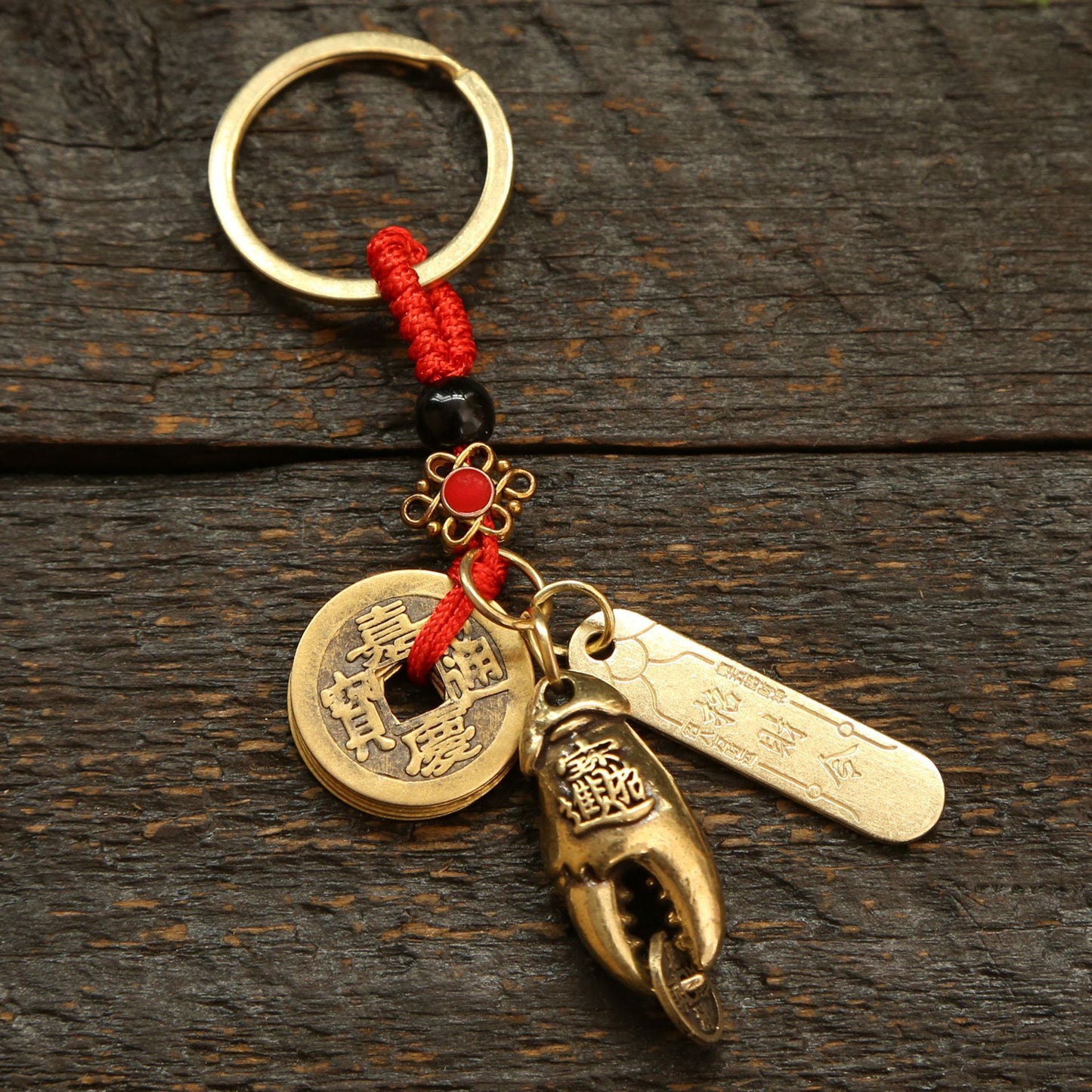 There Is Money in Hand To Attract Wealth and Treasure, Brass Crab Claws, Five Emperors Money, Keychain Pendant, Men's and Women's Keys, Bag Pendant.