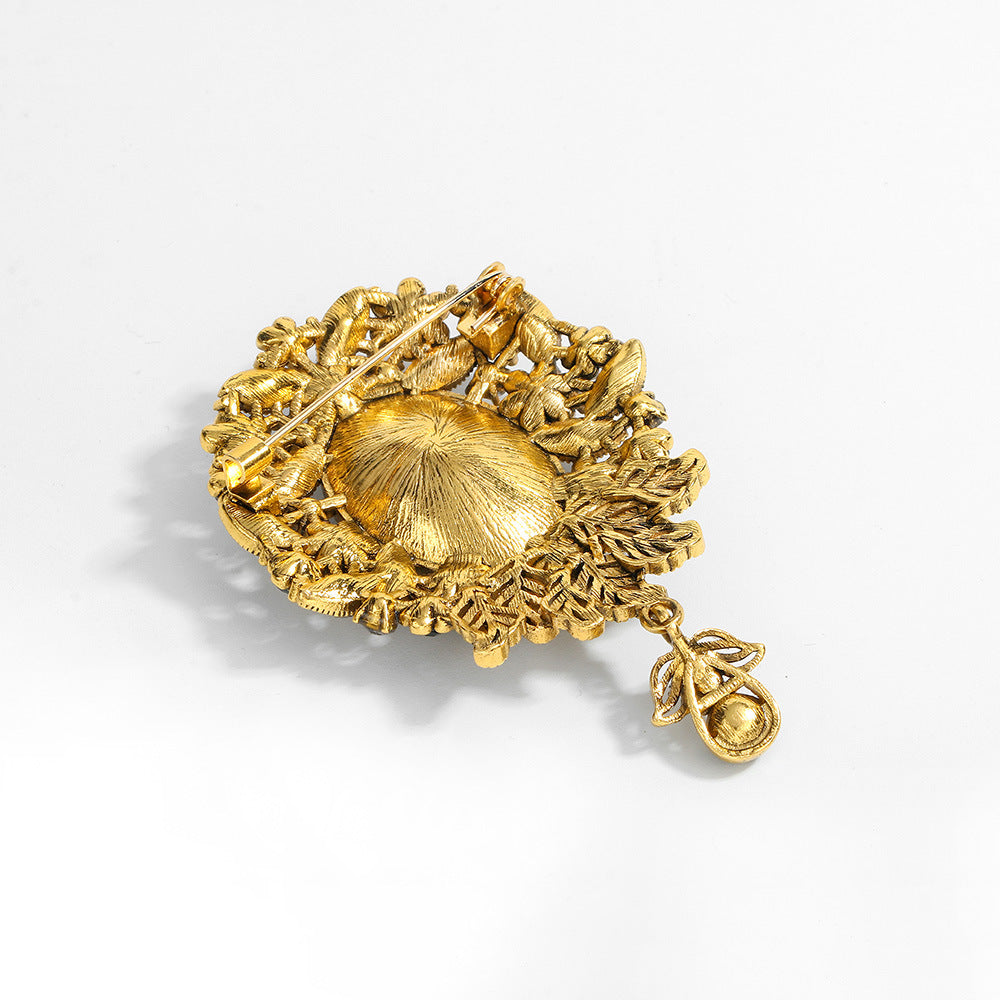 Rhinestone Alloy Brooch for Women, European and American Glass Pendant Corsage Retro Fashion Pin Accessories
