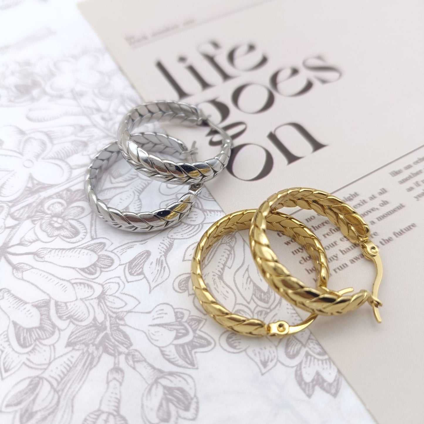 Light Luxury Wind Titanium Steel Woven Circle Earrings Star with The Same Wheat Stud Earrings