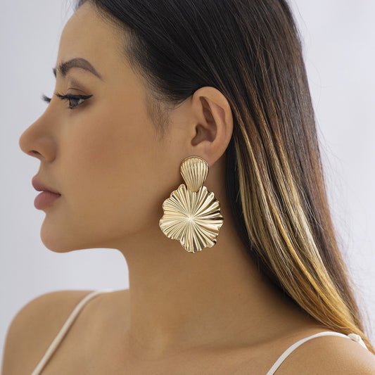 European and American Jewelry Niche Cold Wind Pleated Shell Stud Earrings Personalized Liquid Fluid Metal Lotus Leaf Earrings