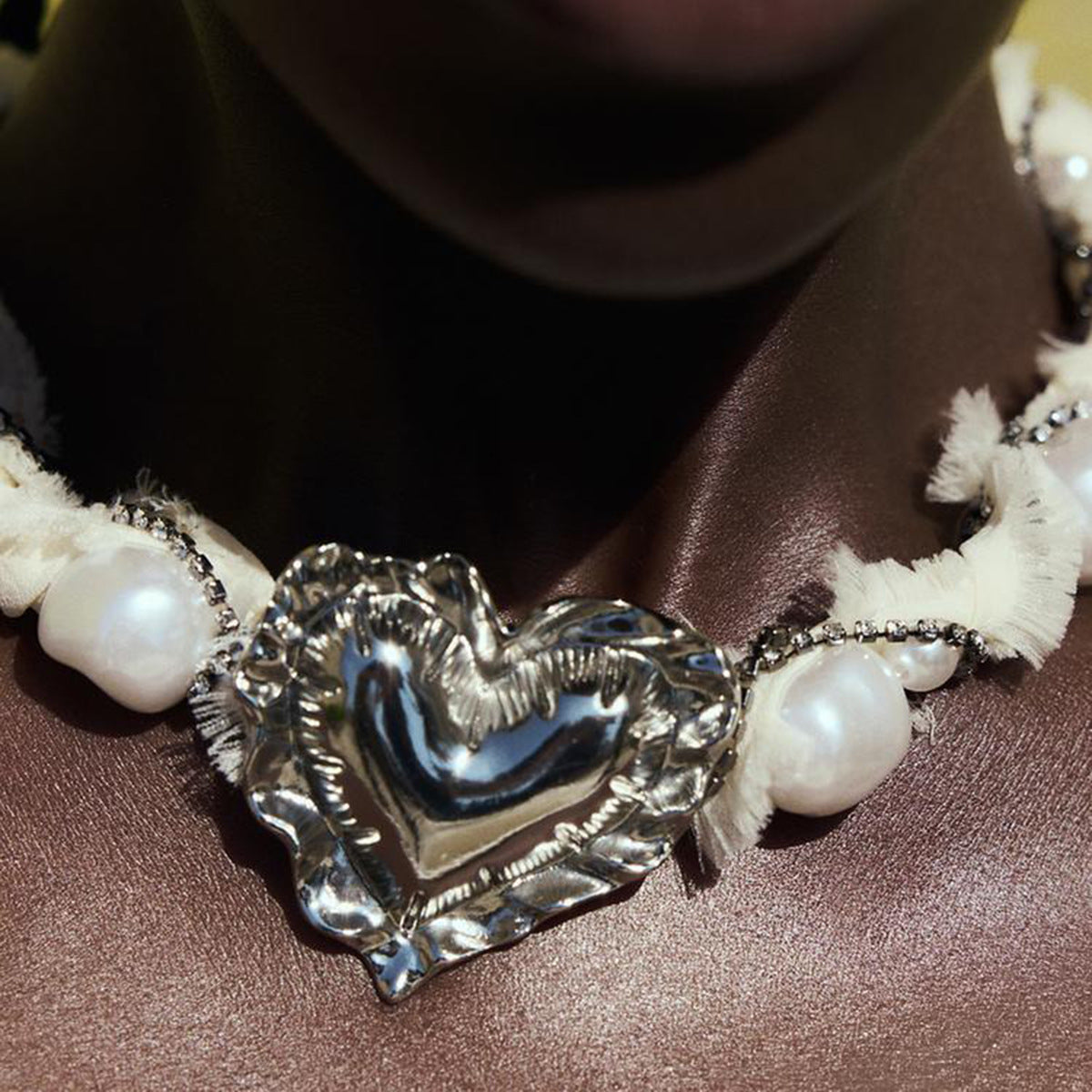 European and American New Retro Diamond-encrusted Love Necklace Fashionable Light Luxury Woven Fabric Pearl Necklace