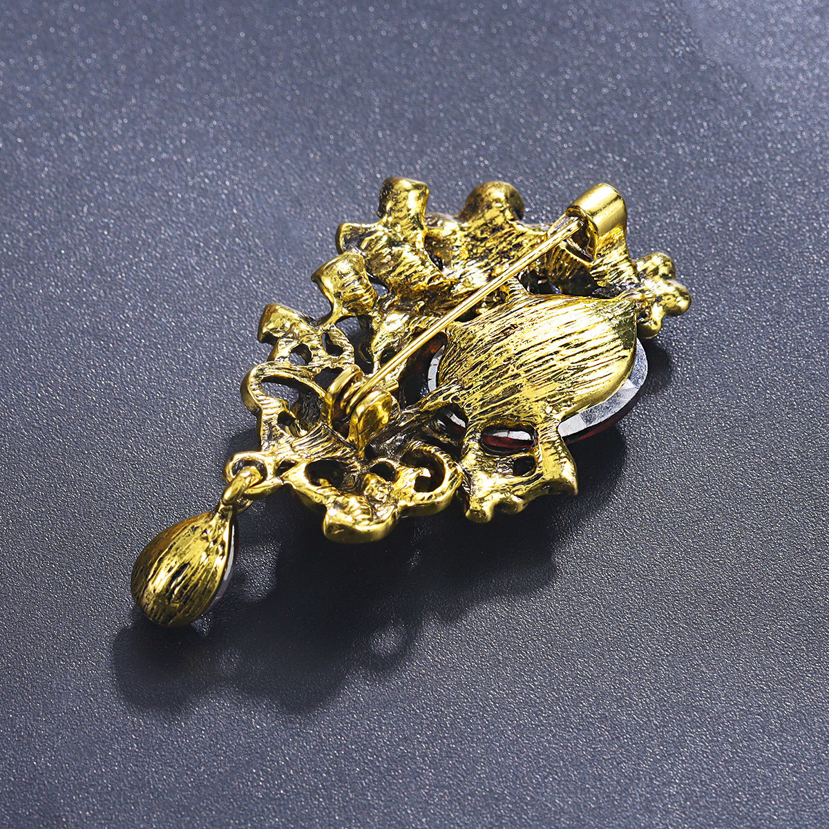 Fashion Temperament Crystal Brooch Elegant Luxury High-end Cheongsam Accessories Pin Glass Fringed Pendant Suit Corsage