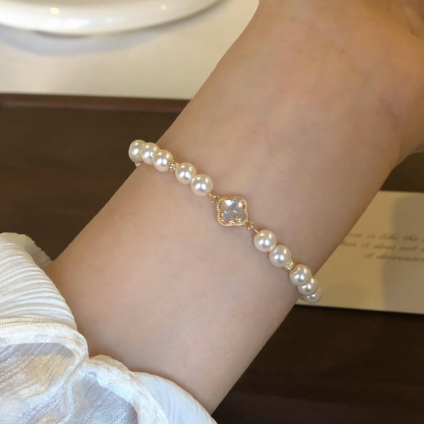 Pearl Four-leaf Clover Bracelet Women's High-end Sense Light Luxury Beaded Exquisite Temperament Ins Style Jewelry