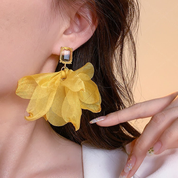 Super Fairy Temperament Mesh Yellow Flower Earrings Women's New Stud Earrings Seaside Vacation High-end Light Luxury Earrings