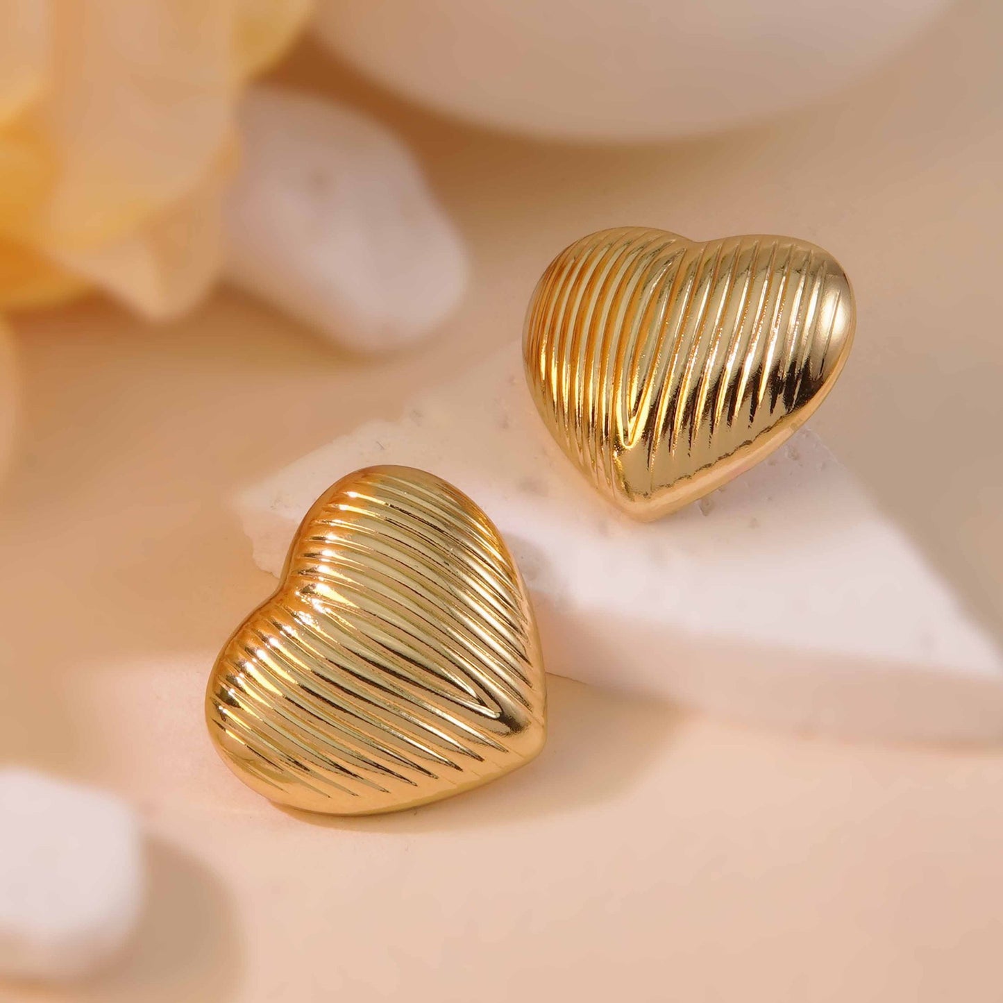 Exaggerated Titanium Steel Round Earrings Gold 18K Gold Light Luxury Earrings Fashion High Sense Love Earrings