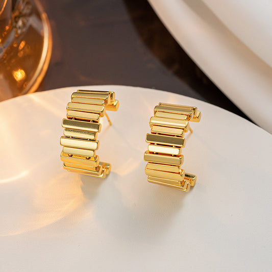 Titanium steel irregular C-shaped geometric earrings, European and American niche fashion high-end earrings, simple and versatile, earrings wholesale