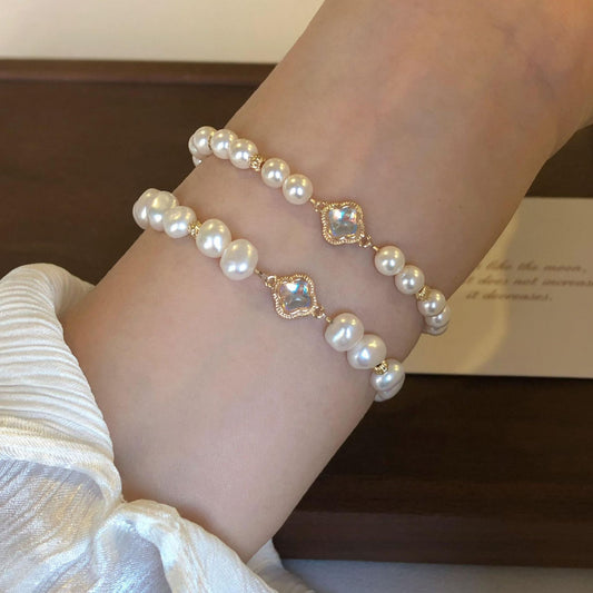 Pearl Four-leaf Clover Bracelet Women's High-end Sense Light Luxury Beaded Exquisite Temperament Ins Style Jewelry
