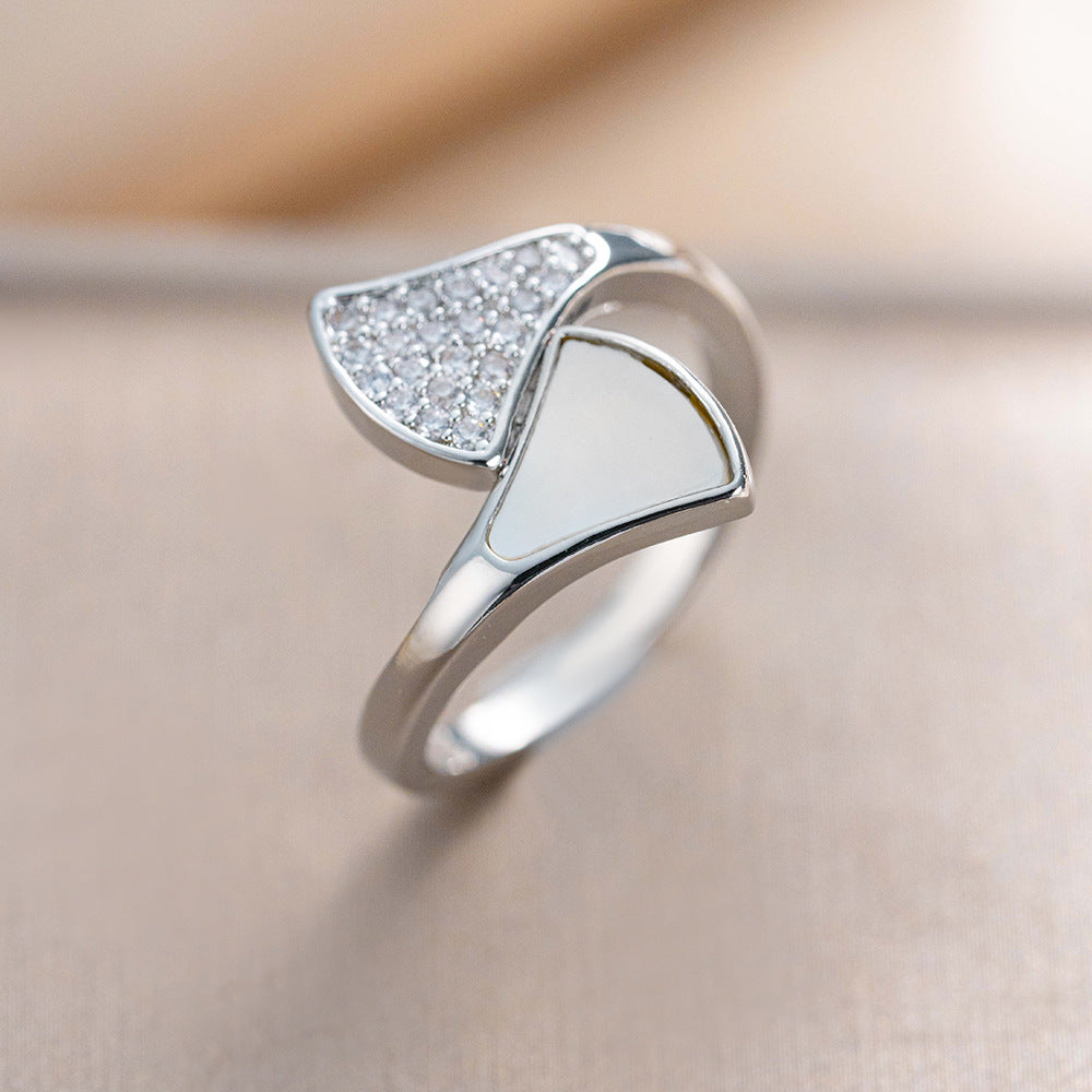 New Korean Version Small Skirt Scalloped Stone Inlaid White Shell Ring Internet Fashion Star with The Same Muse Fan Series