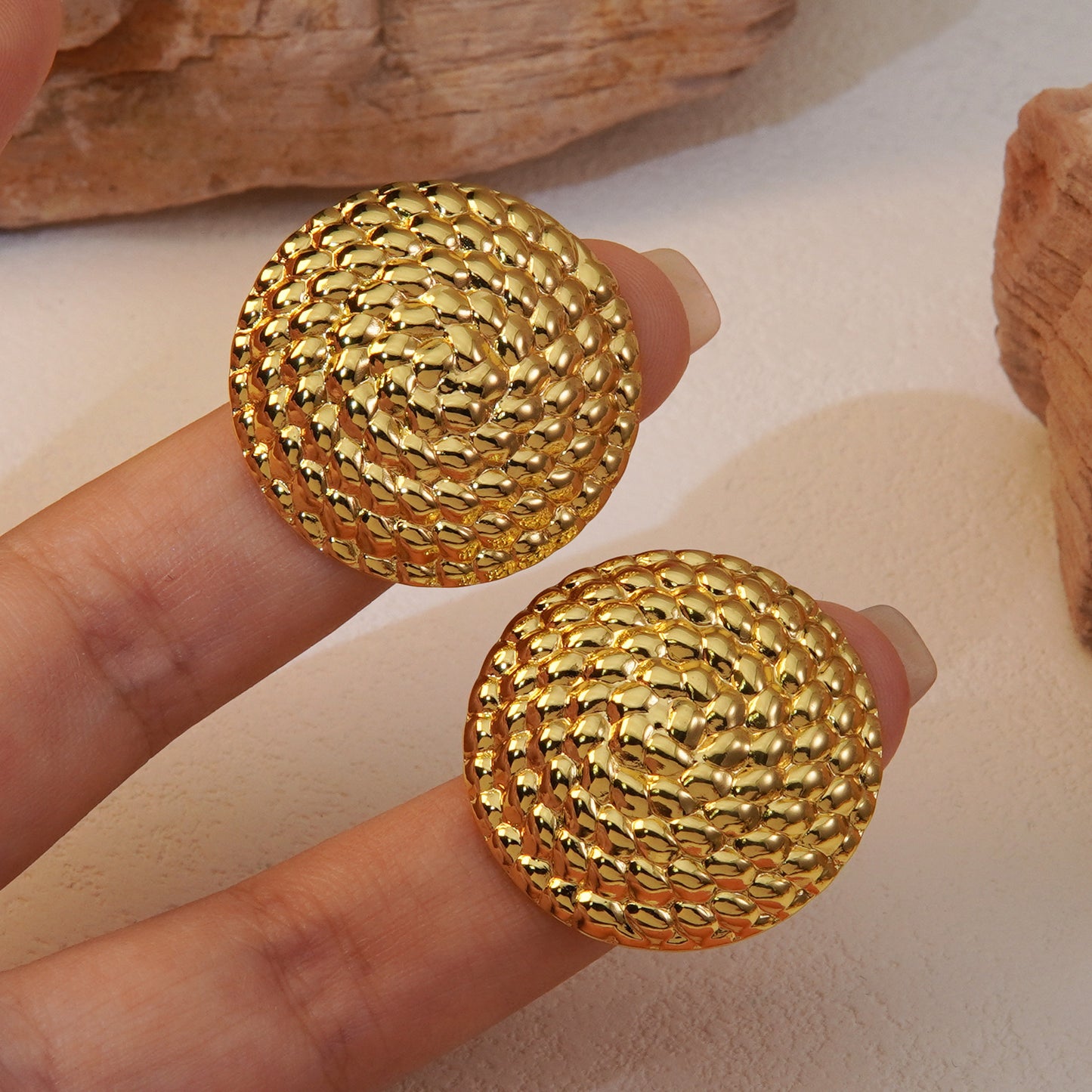 Exaggerated Titanium Steel Round Earrings Gold 18K Gold Light Luxury Earrings Fashion High Sense Love Earrings