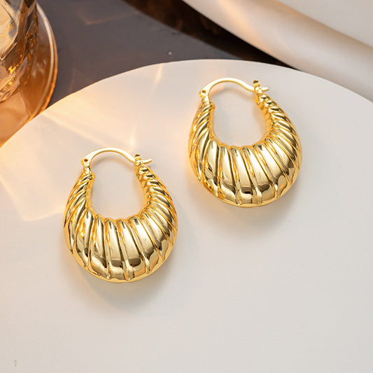 Crescent moon bold hollow shrimp pattern u-shaped titanium steel furnace vacuum-plated 18k gold hollow earrings earrings
